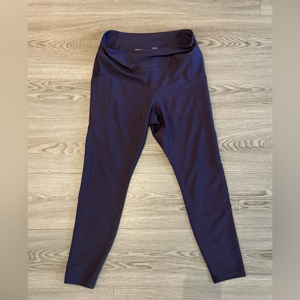 Old Navy High Waisted PowerSoft 7/8 Pocket Leggings in Purple